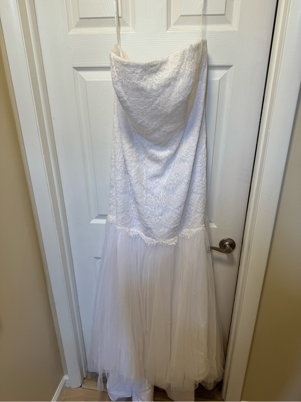 White Lace & Tulle Strapless Wedding Dress
